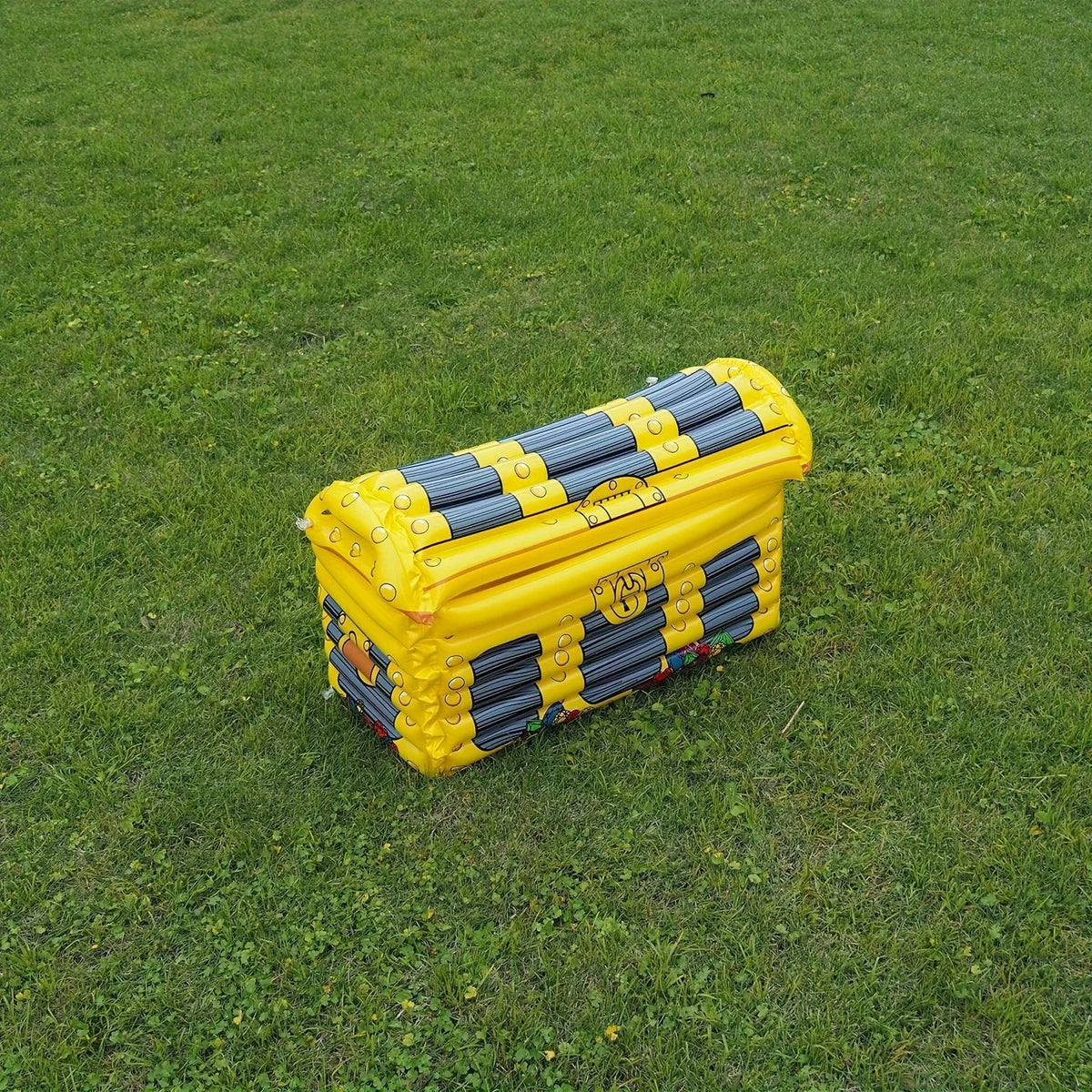 Aufblasbare Kühlbox im Schatztruhen-Design mit Doppelnutzung für Partys 7