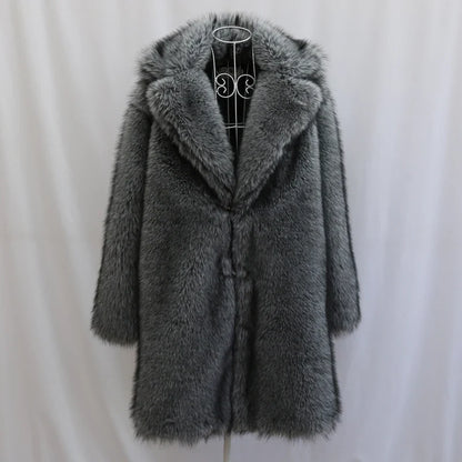 Alpine Eleganz | Pelzmantel mit Dramatischem Longline-Schnitt | Glamouröser Look für Winterabende 2