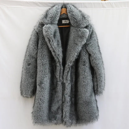 Alpine Eleganz | Pelzmantel mit Dramatischem Longline-Schnitt | Glamouröser Look für Winterabende 6
