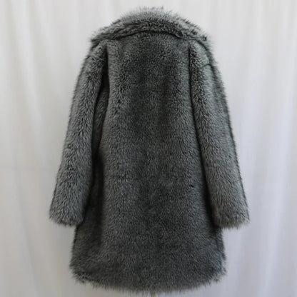 Alpine Eleganz | Pelzmantel mit Dramatischem Longline-Schnitt | Glamouröser Look für Winterabende 7