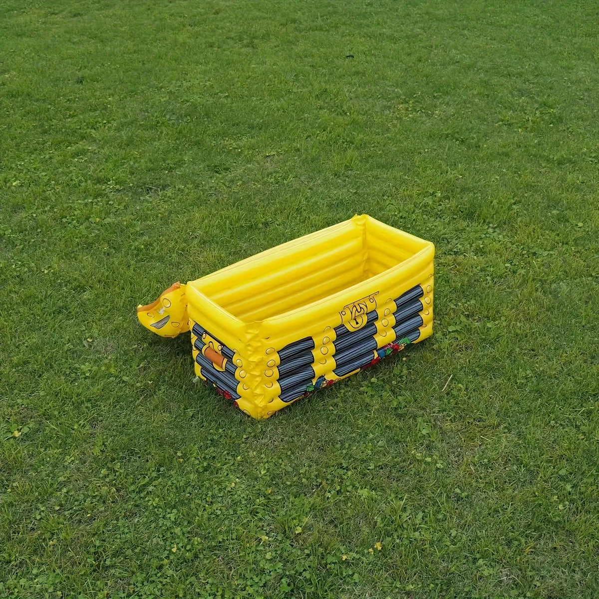 Aufblasbare Kühlbox im Schatztruhen-Design mit Doppelnutzung für Partys 4