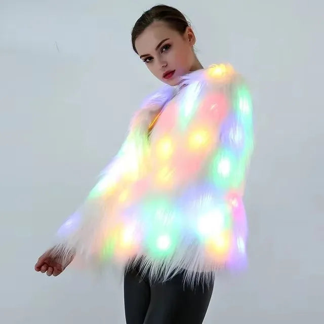 Aurora LED Kunstpelzmantel mit Mehrfarbigem Licht | Flauschiger Party-Mantel für Unvergessliche Nächte 1