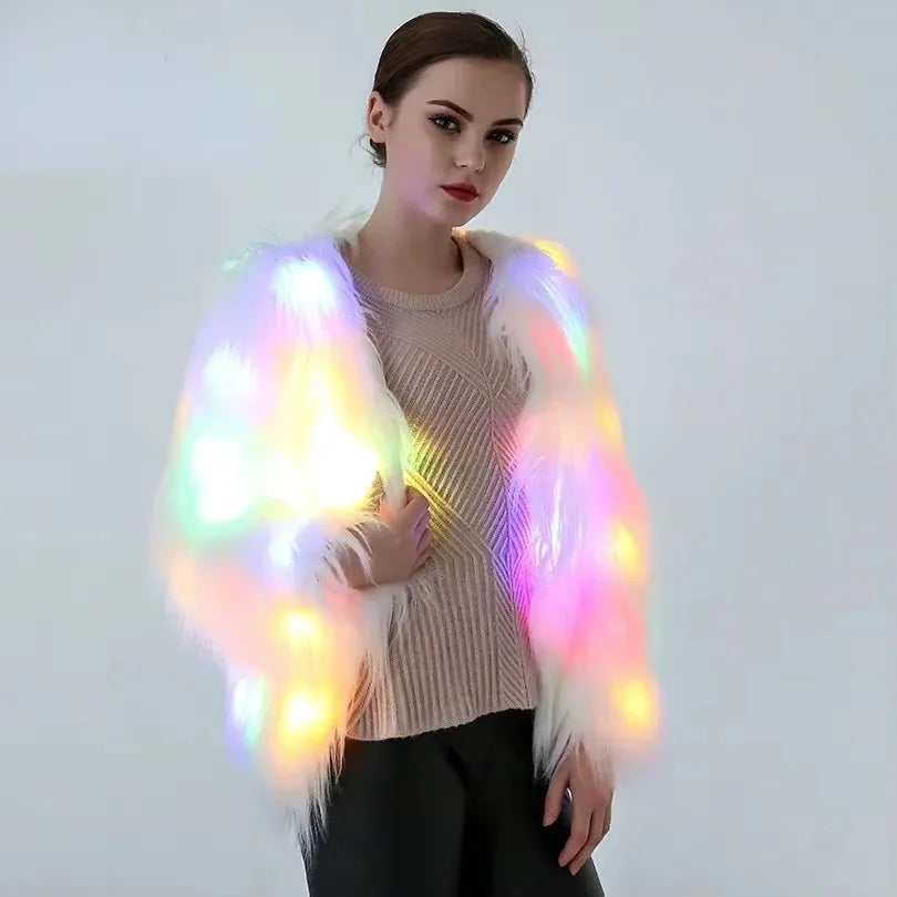 Aurora LED Kunstpelzmantel mit Mehrfarbigem Licht | Flauschiger Party-Mantel für Unvergessliche Nächte 6
