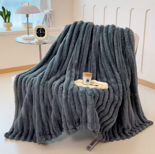 Breit gestreifte Kuscheldecke – Weiche Wohndecke für Sofa, Bett & Haustiere