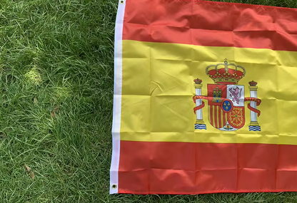 Spanien Flagge aus wetterfestem Polyester - 90x150cm / 60x90cm Nationalflagge mit Messingösen - Große Spanien Hängeflagge für Außen & Innen