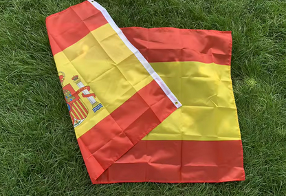Spanien Flagge aus wetterfestem Polyester - 90x150cm / 60x90cm Nationalflagge mit Messingösen - Große Spanien Hängeflagge für Außen & Innen