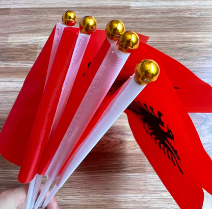 Albanien Handfahne (5/10/50/100er Set) - 14 x 21 cm kleine albanische Flagge mit Stab - Handwinkende Nationalflagge für Events & Deko