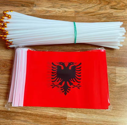 Albanien Handfahne (5/10/50/100er Set) - 14 x 21 cm kleine albanische Flagge mit Stab - Handwinkende Nationalflagge für Events & Deko