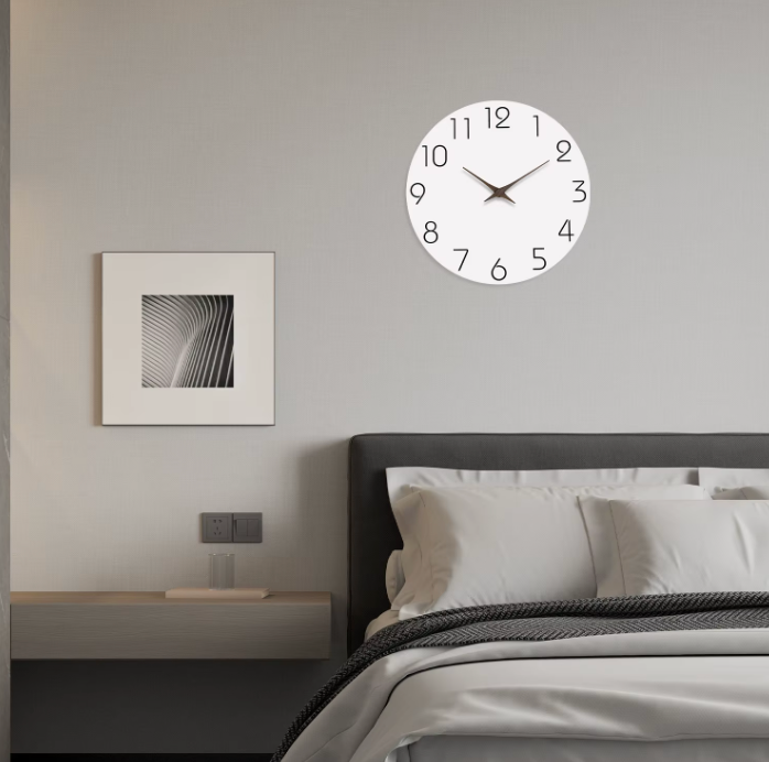 Moderne schlichte Wanduhr mit weissem Muster – Geräuschlose Quarzuhr für Wohnzimmer & Schlafzimmer