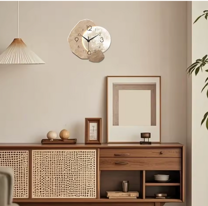 Moderne Mond-Wanduhr aus Holz – Geräuschlose Quarzuhr im minimalistischen Design