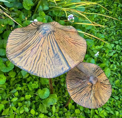 Retro Garten-Pilzdekoration aus Metall – Rostoptik Bodenfigur für Rasen & Außenbereich