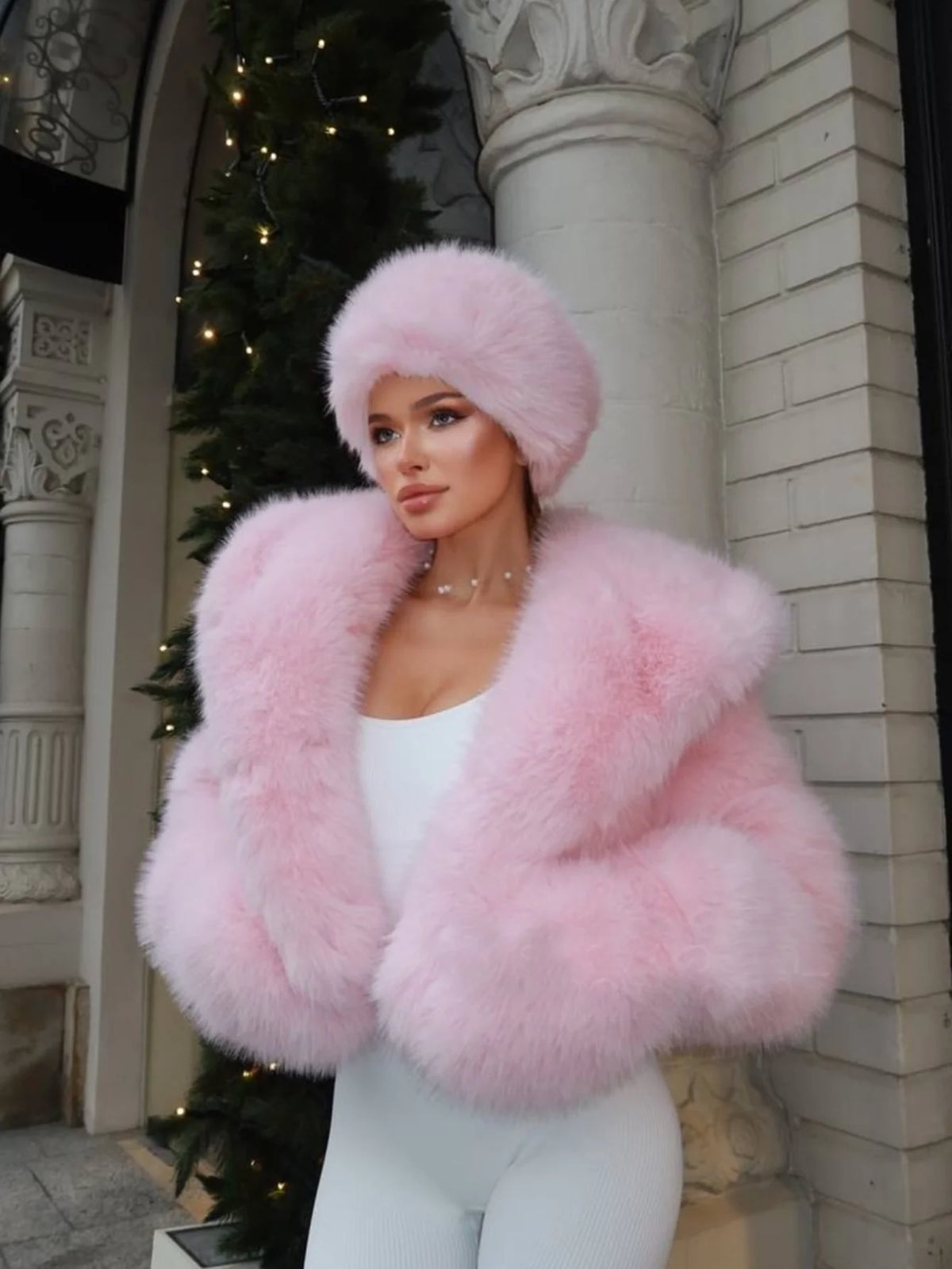 Chérie | Kunstpelzmantel mit Übergroßer Kapuze | Flauschiger Look für Elegante Winter-Outfits 2