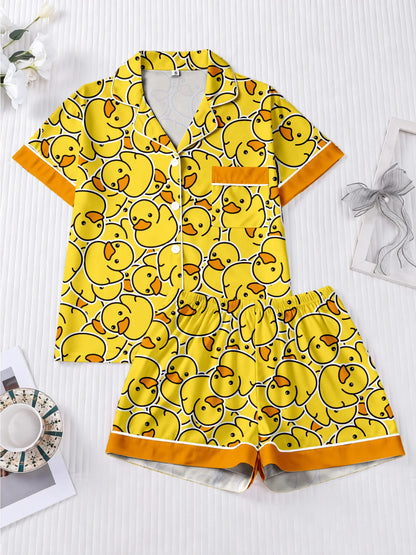 Quackelle | Enten-Pyjama mit Allover-Print und Knopfverschluss | Verspieltes Damen-Set für gemütliche Nächte 1