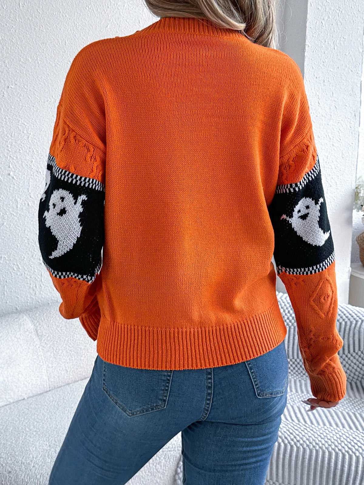 Verspielter Halloween-Strickpullover mit Geisterdesign für gemütliche Herbsttage 7